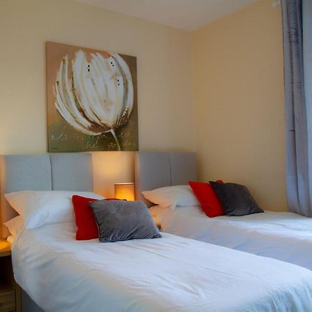 Carvetii - Fox House - 1St Floor Flat Sleeps Up To 8 Apartment Dunfermline Bagian luar foto