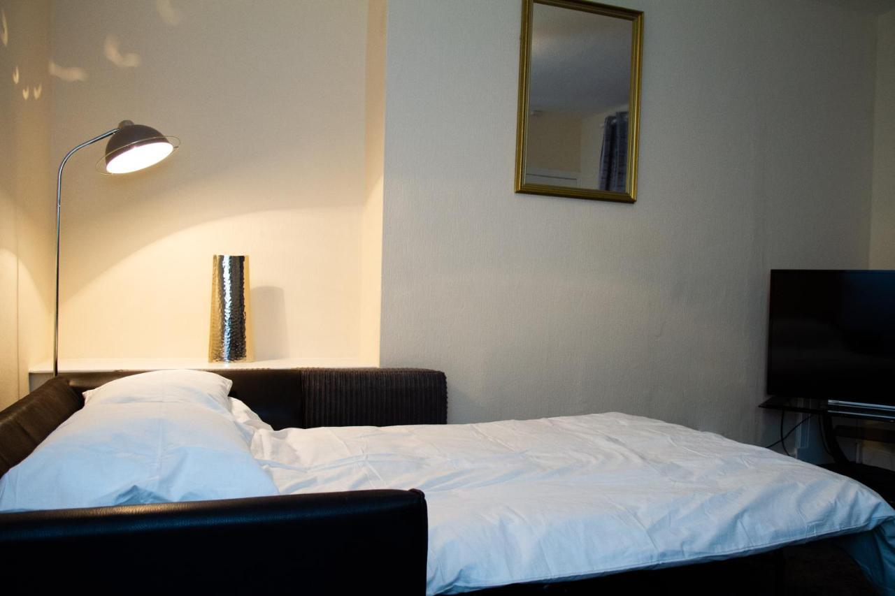 Carvetii - Fox House - 1St Floor Flat Sleeps Up To 8 Apartment Dunfermline Bagian luar foto