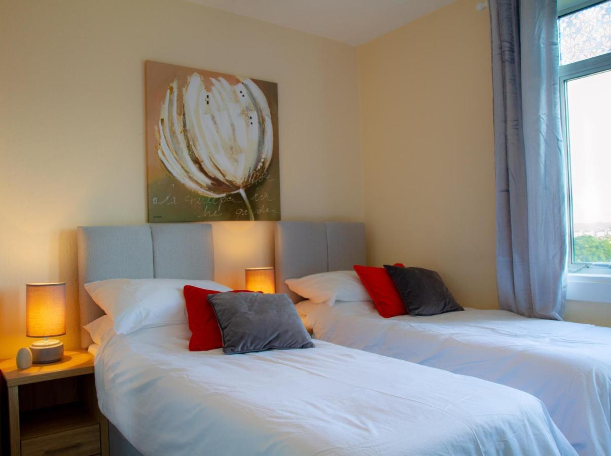 Carvetii - Fox House - 1St Floor Flat Sleeps Up To 8 Apartment Dunfermline Bagian luar foto